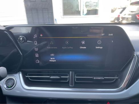 Used 2025 Chevrolet Trax LT w/ Driver Confidence Package FWD image 16