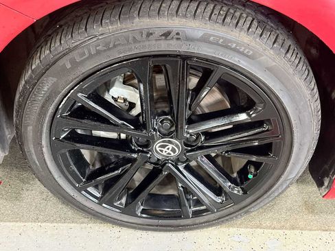 Used 2025 Toyota Camry SE w/ Convenience Package FWD image 2