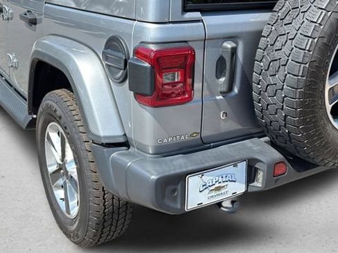 Used 2018 Jeep Wrangler Unlimited Sahara AWD/4WD image 35