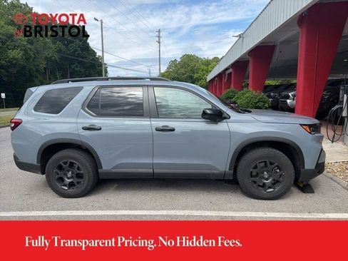Used 2025 Honda Pilot TrailSport image 15