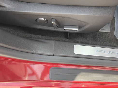 Used 2016 Ford Fusion Titanium FWD image 33