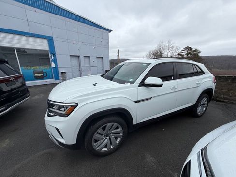Used 2023 Volkswagen Atlas Cross Sport SE image 2