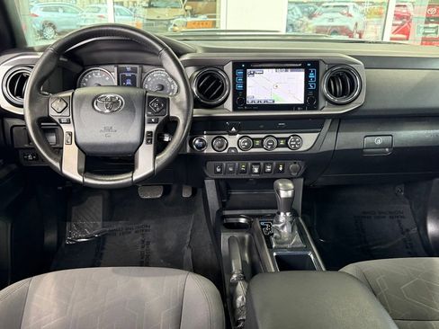Used 2019 Toyota Tacoma TRD Sport image 31