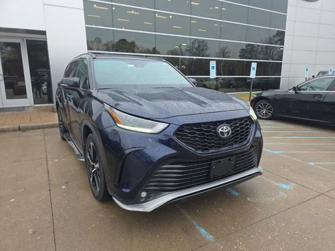 Used 2022 Toyota Highlander XSE image 3