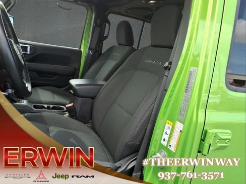 Used 2018 Jeep Wrangler Unlimited Sahara AWD/4WD image 12