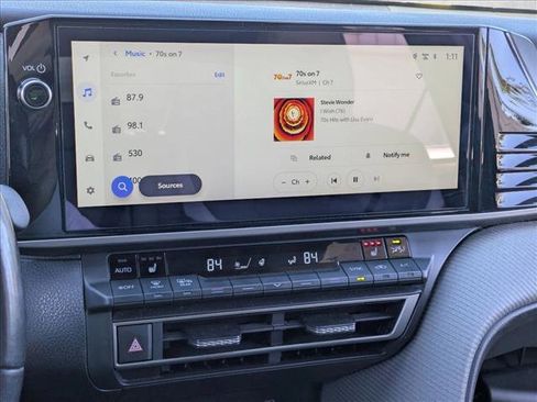 Used 2025 Toyota Camry SE image 12