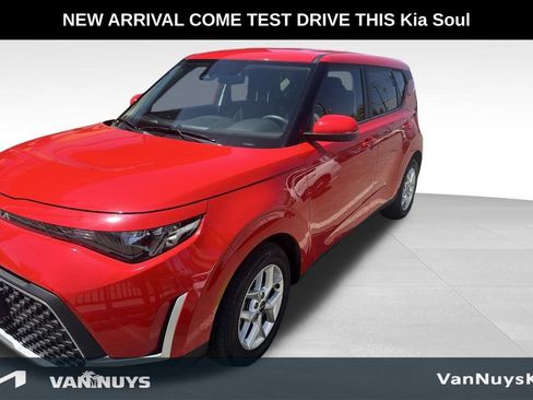 Used 2024 Kia Soul LX w/ Option Group 015 FWD image 1
