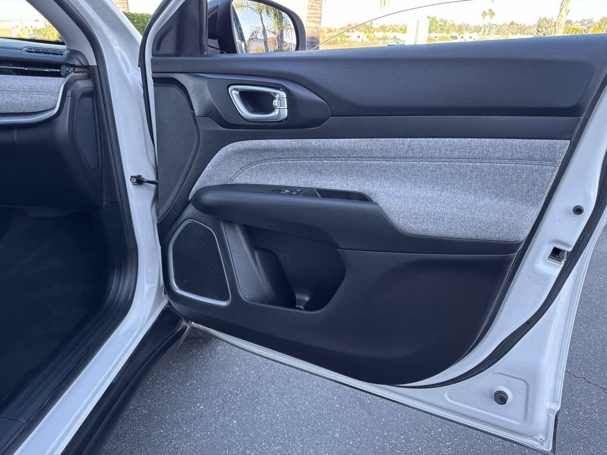 Used 2022 Jeep Compass Latitude FWD image 27