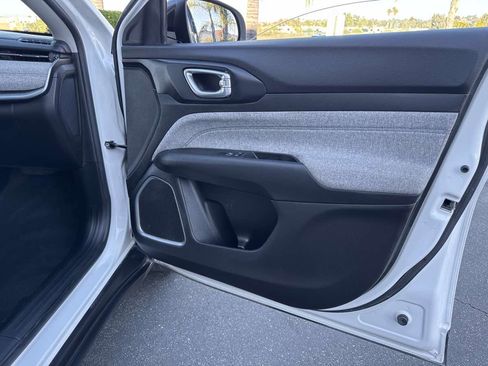 Used 2022 Jeep Compass Latitude image 27