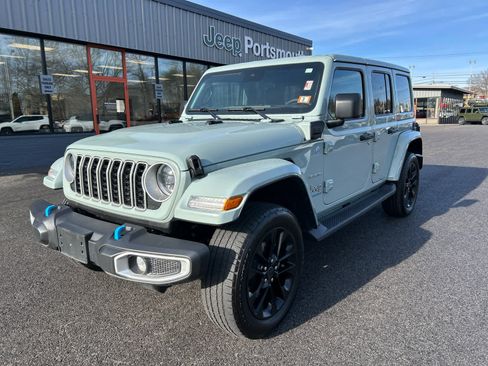 Used 2024 Jeep Wrangler Sahara image 12