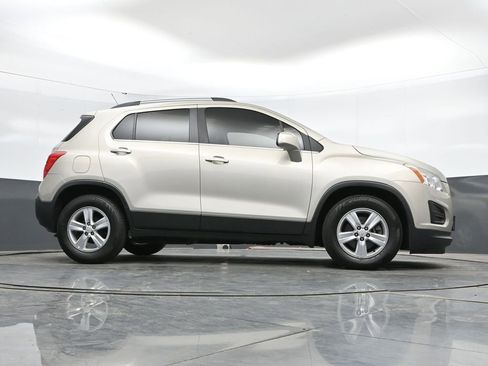 Used 2016 Chevrolet Trax LT w/ LT Convenience Package FWD image 35