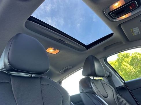 Used 2024 Hyundai Elantra Limited image 17