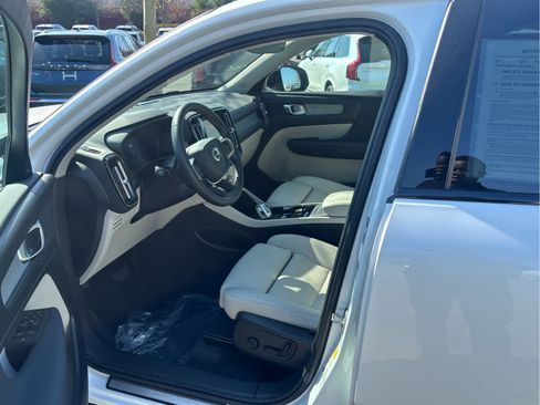 Used 2026 Volvo XC40 B5 Plus AWD/4WD image 10