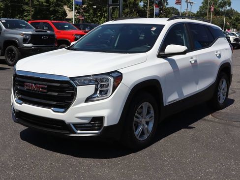 Used 2023 GMC Terrain SLE w/ Driver Convenience Package FWD image 31