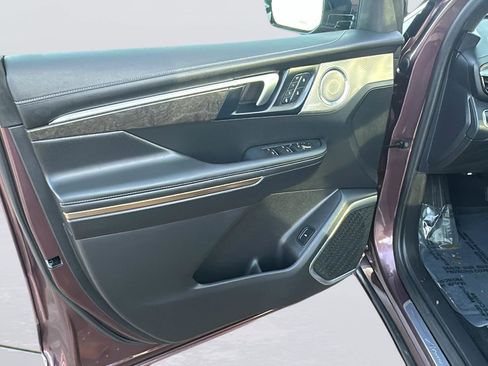 Used 2025 Buick Enclave Avenir w/ Trailering Package, 5000 lbs. image 16