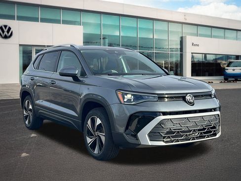 New 2026 Volkswagen Taos SE image 3