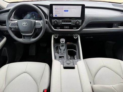 Used 2026 Toyota Grand Highlander AWD image 21