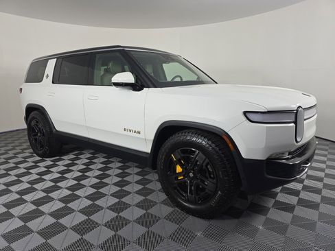 Used 2023 Rivian R1S Adventure image 7