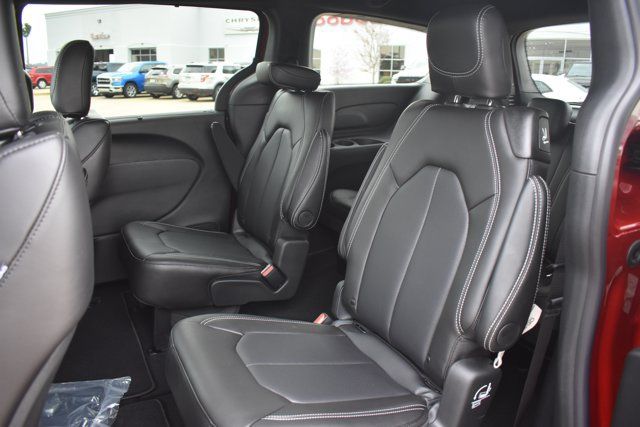 New 2026 Chrysler Pacifica Select FWD image 15