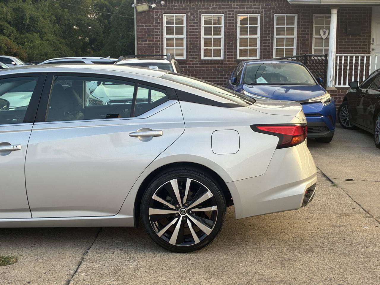 Used 2021 Nissan Altima 2.5 SR FWD image 10