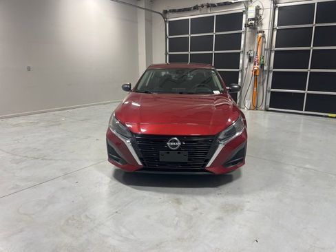 Used 2024 Nissan Altima 2.5 SV image 2