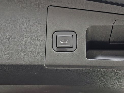 Certified 2025 Cadillac XT5 Premium Luxury image 25