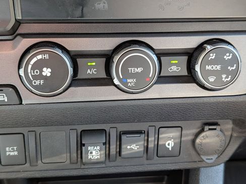 Used 2020 Toyota Tacoma TRD Off-Road image 24