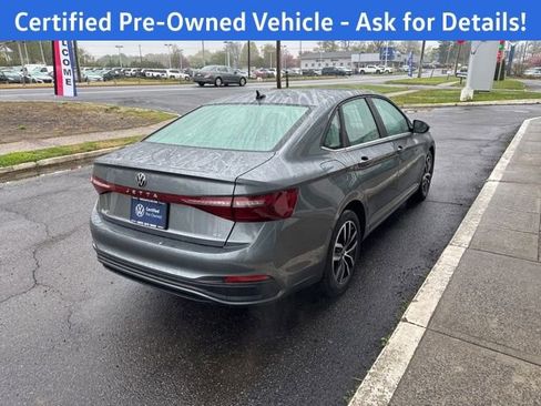 Certified 2025 Volkswagen Jetta SE w/ Sunroof Package FWD image 7