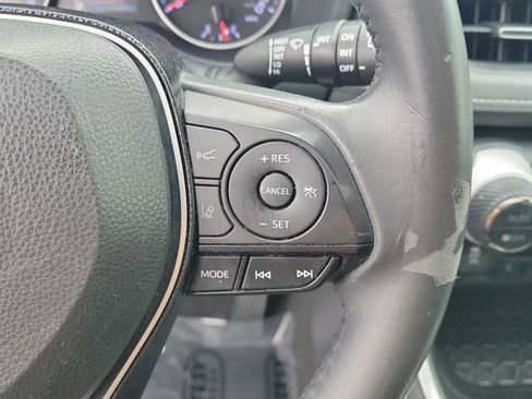 Used 2020 Toyota RAV4 XLE Premium image 23