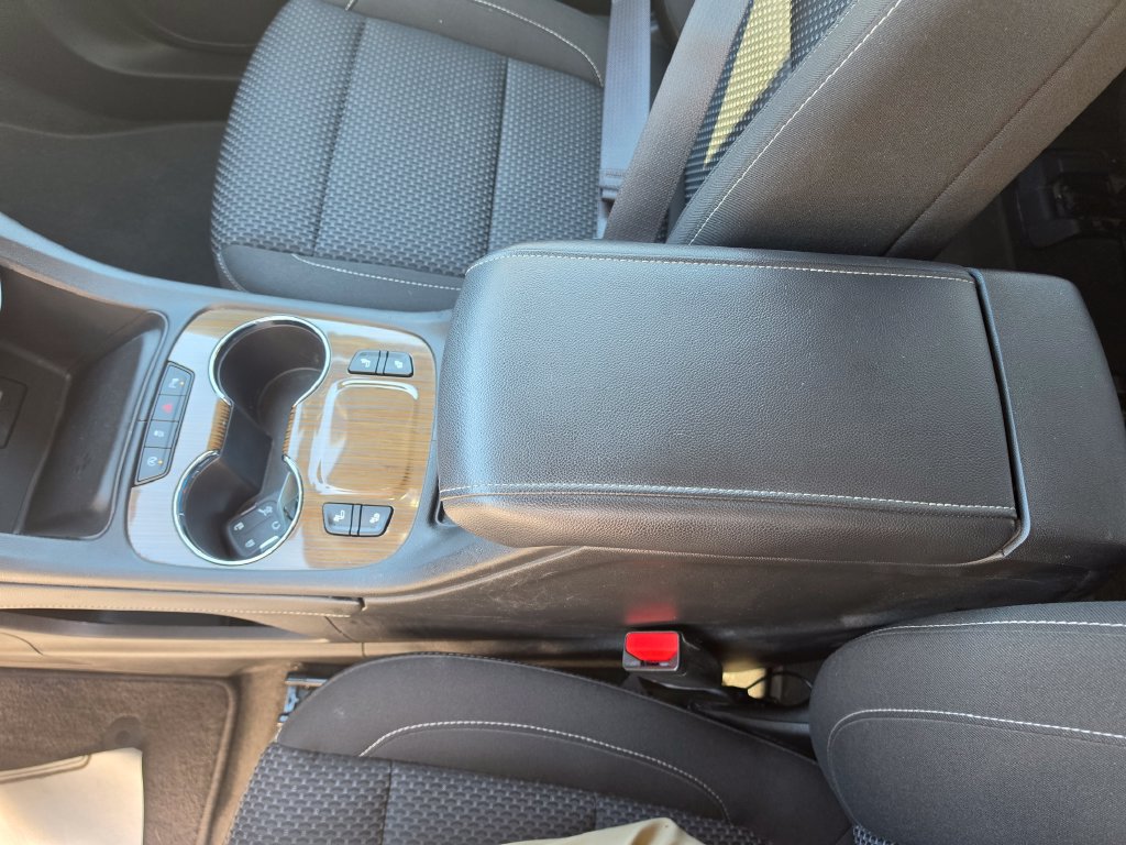 Certified 2021 GMC Acadia SLE w/ Driver Convenience Package FWD image 32