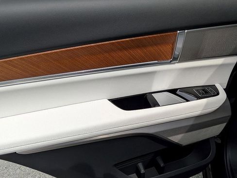 New 2026 Cadillac Vistiq Luxury image 28