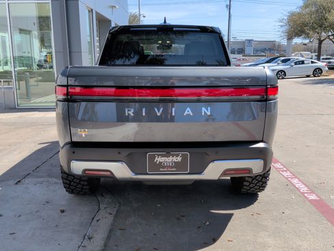 Used 2023 Rivian R1T Adventure image 9