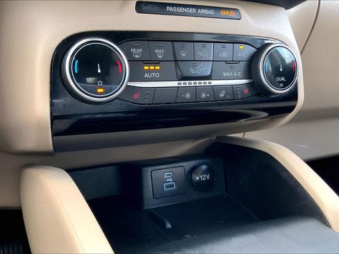 Certified 2022 Ford Escape SEL w/ Technology Package FWD image 32