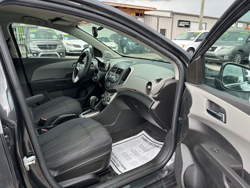Used 2014 Chevrolet Sonic LT FWD image 12