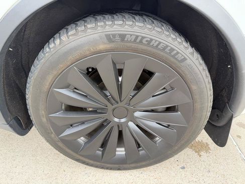 Used 2021 Tesla Model Y Long Range AWD/4WD image 8
