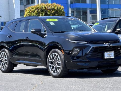 Used 2025 Chevrolet Blazer RS AWD/4WD image 2