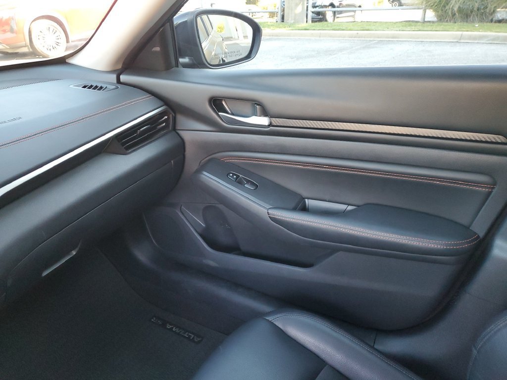 Certified 2022 Nissan Altima 2.5 SR w/ Midnight Edition Package FWD image 36