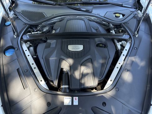 Used 2018 Porsche Panamera image 39