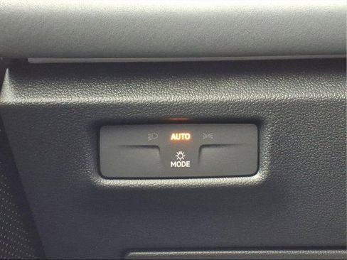 New 2026 Volkswagen Tiguan SE image 19