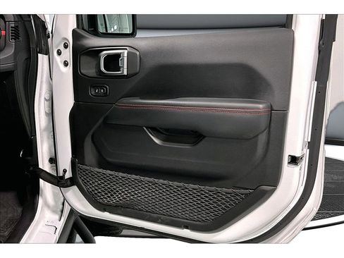 Used 2024 Jeep Gladiator Rubicon w/ Technology Group image 24