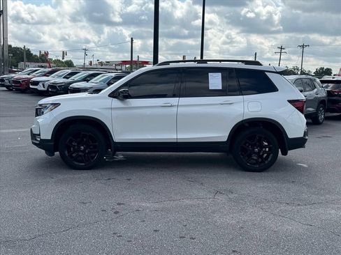 Used 2025 Honda Passport Black Edition image 6