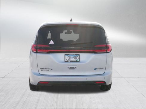 Used 2023 Chrysler Pacifica Limited w/ S Appearance Package image 6