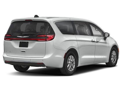 Used 2024 Chrysler Pacifica Touring-L image 2