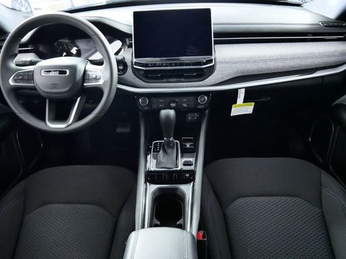 Used 2024 Jeep Compass Sport image 5