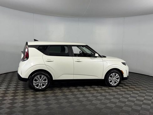 Used 2025 Kia Soul LX FWD image 5