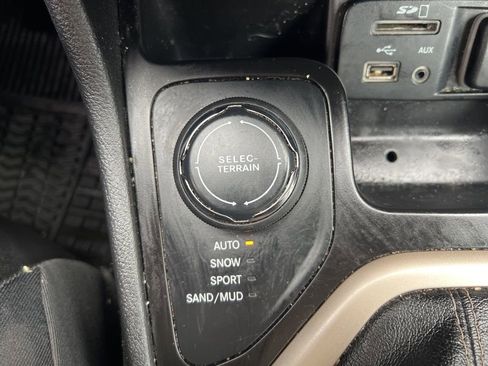 Used 2018 Jeep Cherokee Limited image 20