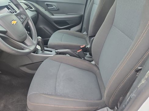 Used 2020 Chevrolet Trax LS image 15