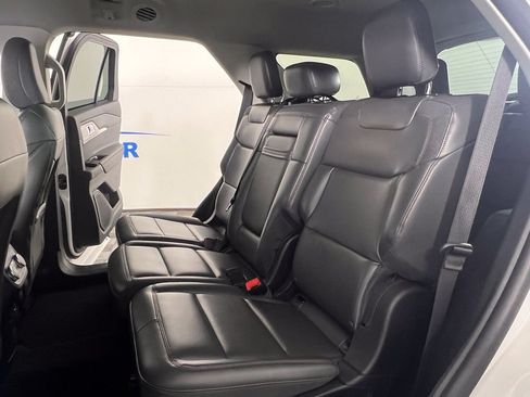 Used 2025 Ford Explorer Active w/ Active Comfort Package AWD/4WD image 17