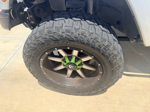 Used 2012 Jeep Wrangler Unlimited Rubicon AWD/4WD image 10