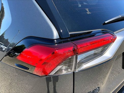 Certified 2025 Toyota RAV4 XSE AWD/4WD image 28